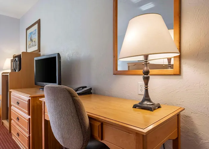 Western Devils Tower Hotel 2*