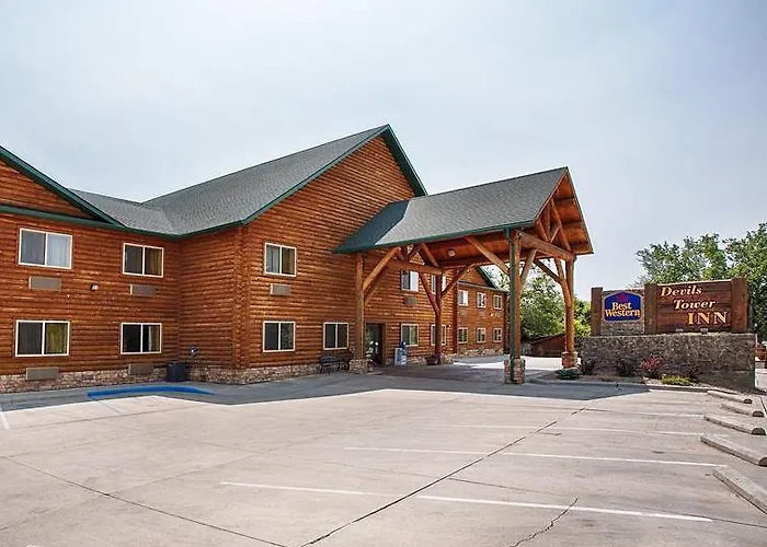 Western Devils Tower Hotel 2*