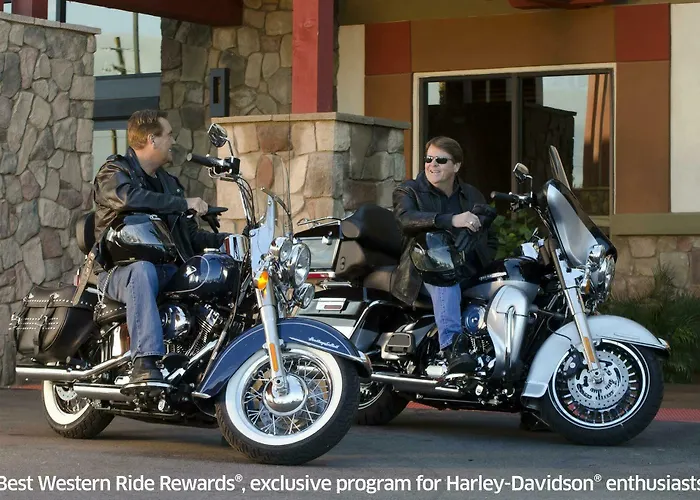 Western Devils Tower Hotel 2*
